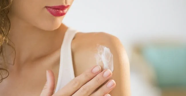 Làm Sao Để Chống Nắng Hiệu Quả Khi Ra Ngoài Nhiều Giờ?